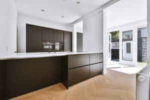 Read more about the article Kitchen Cabinet Refacing – Is it Right for Your Home?