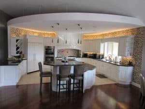 Read more about the article Refinishing Kitchen Cabinets Like a Pro: Step-by-Step Guide